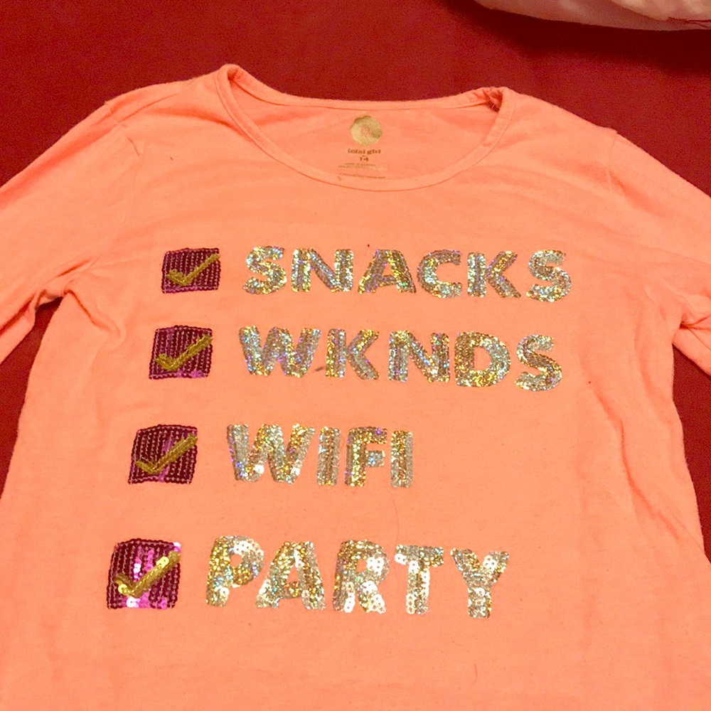 Snacks wknds WiFi party tee shirt worn 3-4 times